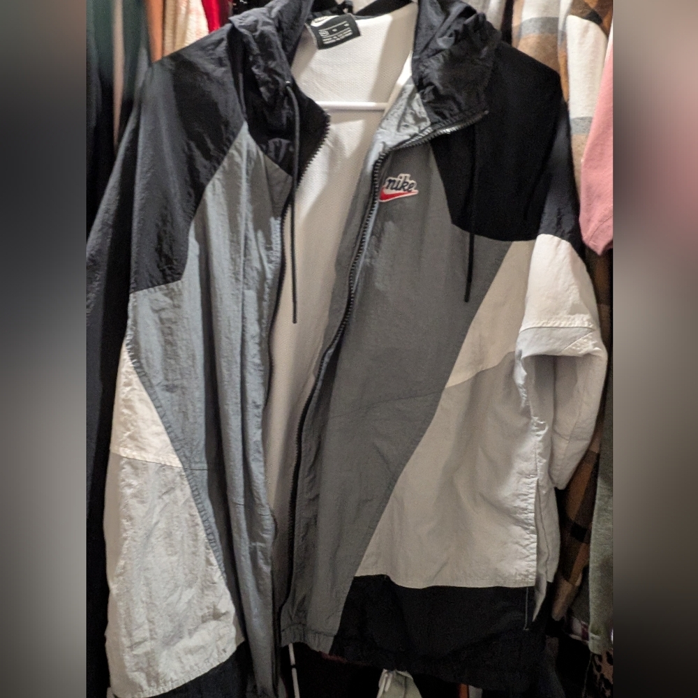 Nike Men's Black, Gray, and White Windbreaker